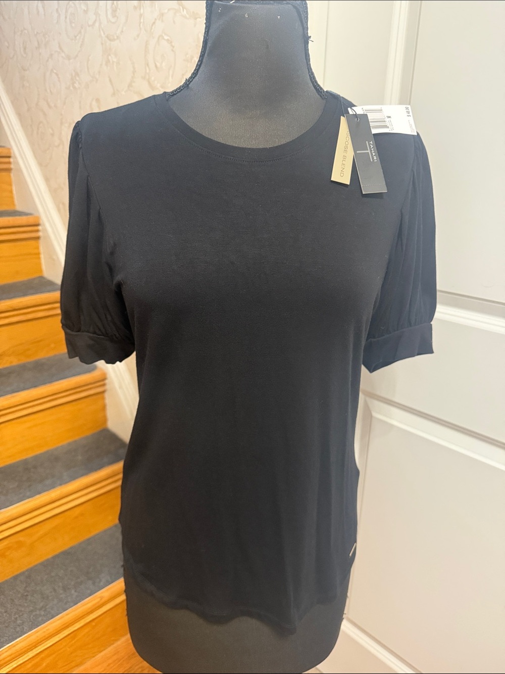 NWT Tahari Black puffed Short Sleeve Top. Size M